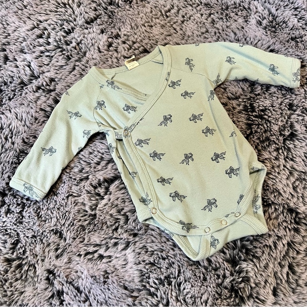 Kate Quinn Ribbed Blue goldfish bodysuit